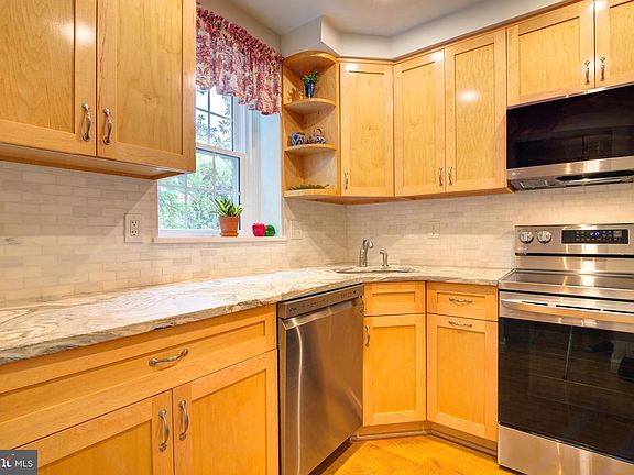 4th image of 3043 S Columbus St APT B1