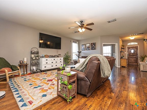 2nd image of 804 Vintage Way