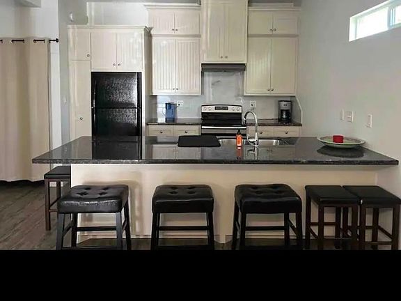 5th image of 21445 Dunn St