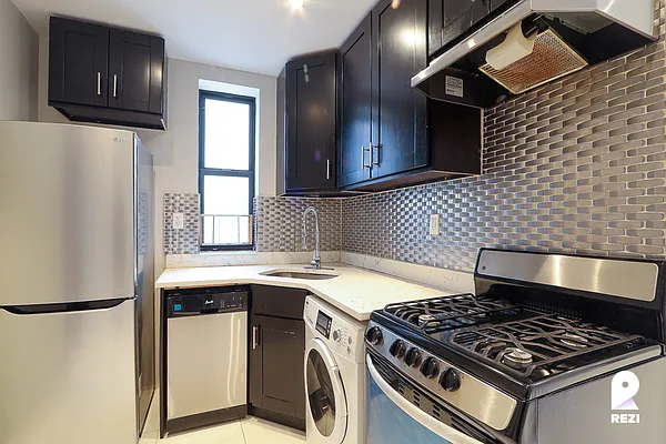 Rented by REZI | media 26