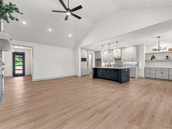 5th image of 30 S Cheshnut Dr