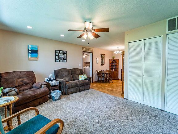 3rd image of 104 East Ave