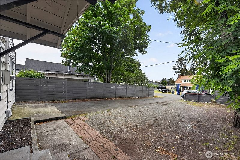 3rd image of 512 133rd Street S