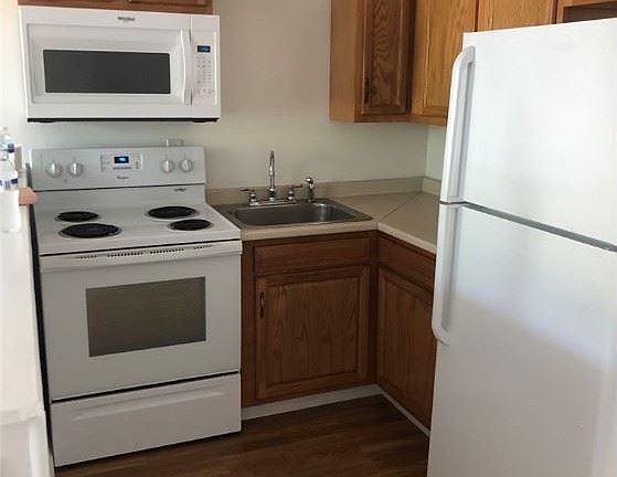 4th image of 1584 W Railroad St