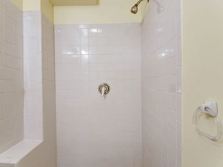 6423 Katherine Ann Ln — Photo 23