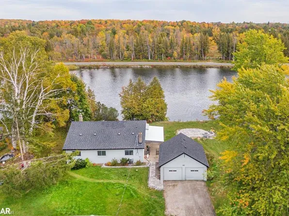 885 Glen Cedar Dr, Selwyn, ON K9J 6X5