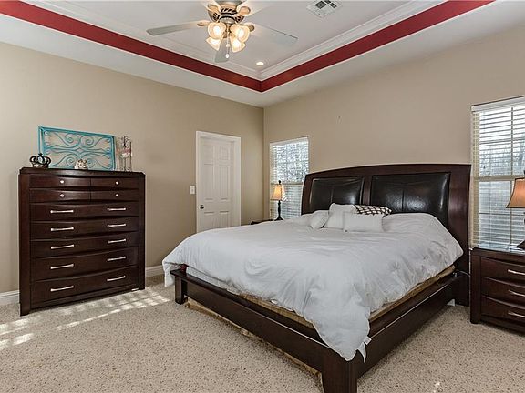 5th image of 7 Boxford Dr