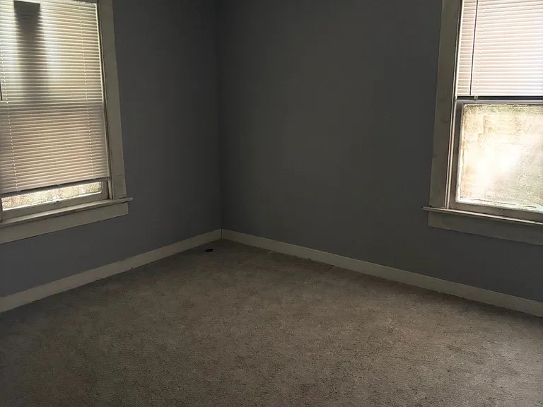 1365 E Walnut St — Photo 11