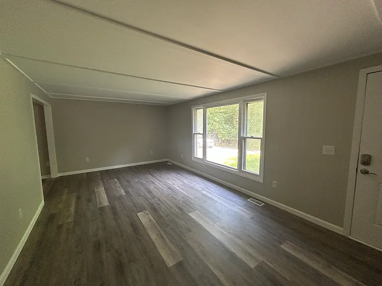 385 N Lakeshore Dr — Photo 5