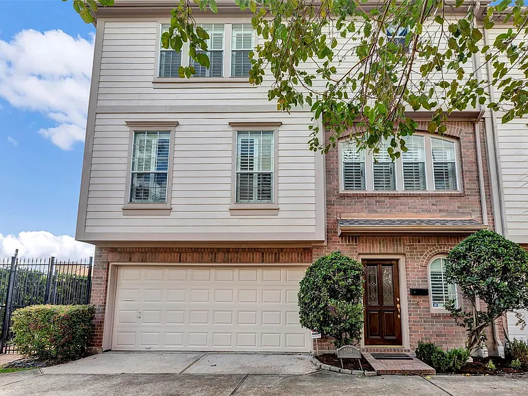 1508 Crocker St — Photo 1