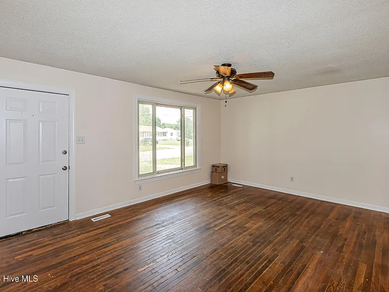 717 New River Dr — Photo 5