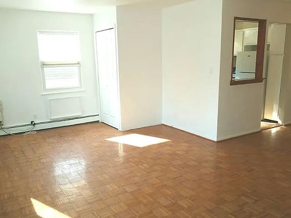 3rd image of 209 Weed Ave #1