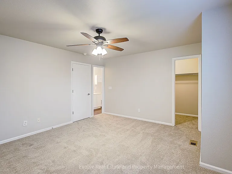 9641 Cove Creek Dr — Photo 18