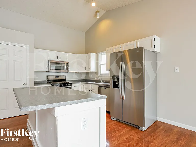 86 Gregory Ct — Photo 6