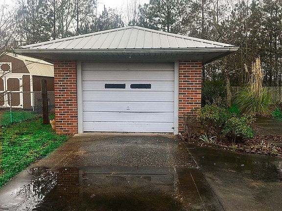 Detached Garage/Workshop