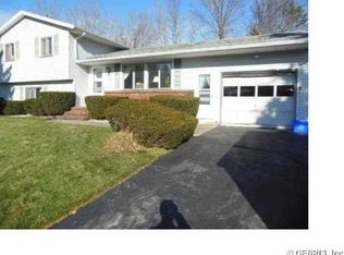 8 Sun Valley Dr, Rochester, NY 14606