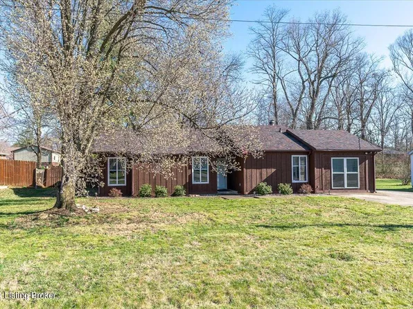 8527 Confederate Place Dr, Pewee Valley, KY 40056