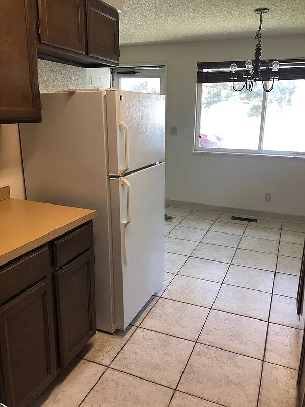 3 bed, 1.0 bath, 1008 sqft, $2,100 — Photo 2