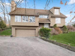 712 Linda Ave, Thornwood, NY 10594