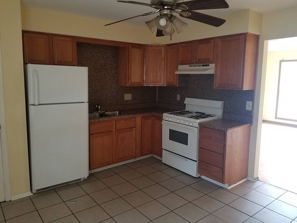 1st image of 3315 Sablewood Dr APT 1