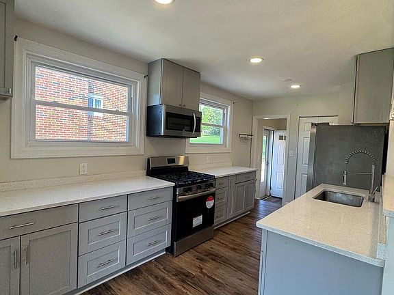 3rd image of 1510 Rosewick Ave