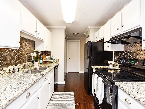 5th image of 16817 Larch Way #G104