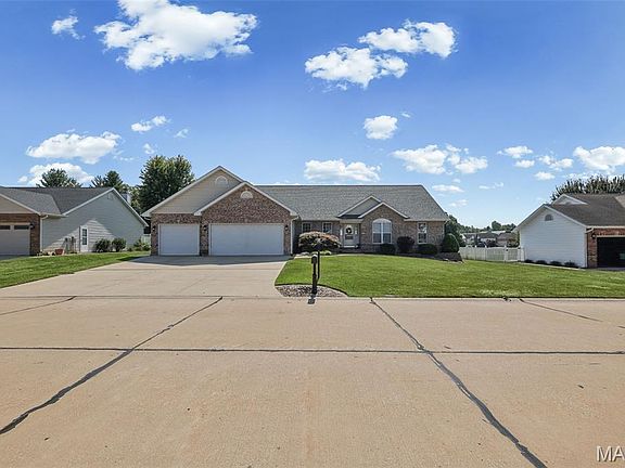 3rd image of 1805 Summerfield Ln