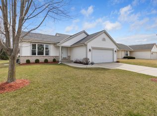 3745 Stillwater CIRCLE, Waukesha, WI 53189