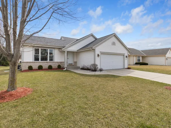 3745 Stillwater CIRCLE, Waukesha, WI 53189
