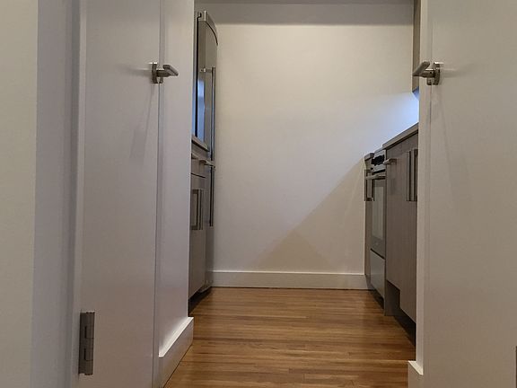 3rd image of 101 W 15th St APT 420