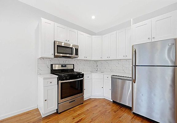 2nd image of 494 Chauncey St APT 2