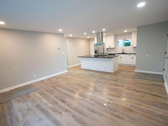 2nd image of 10261 Saratoga Ave