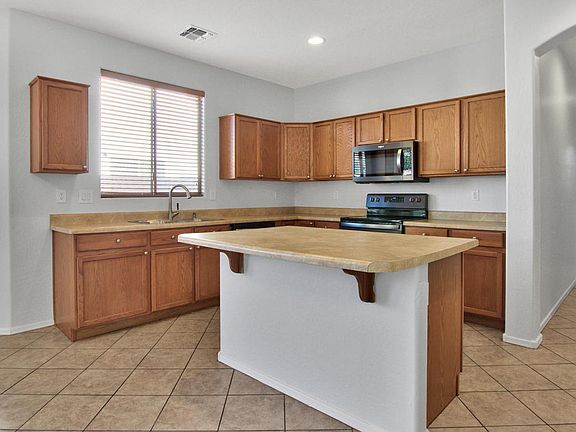 3rd image of 2913 E Palm Beach Dr