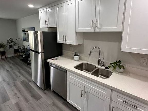 4th image of 13230 N 22nd St #1