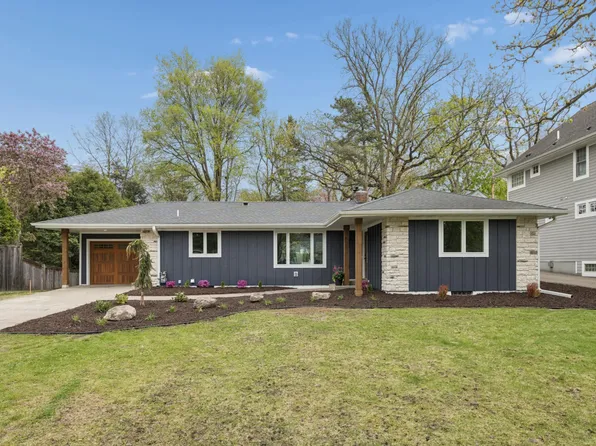 125 Oakwood Rd, Hopkins, MN 55343