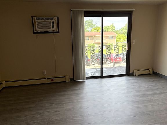 5th image of 509 Spinnaker Ln APT F