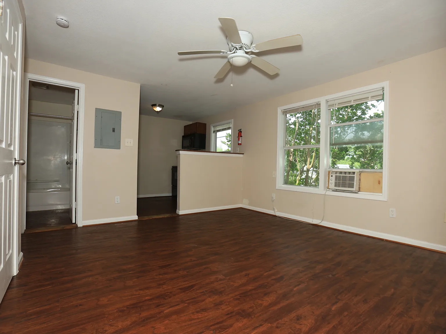 256 East Pecan Unit 3* - Unit 1 — Photo 2