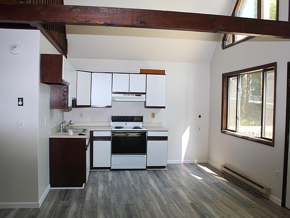 2nd image of 310 Chestnut Hill Dr