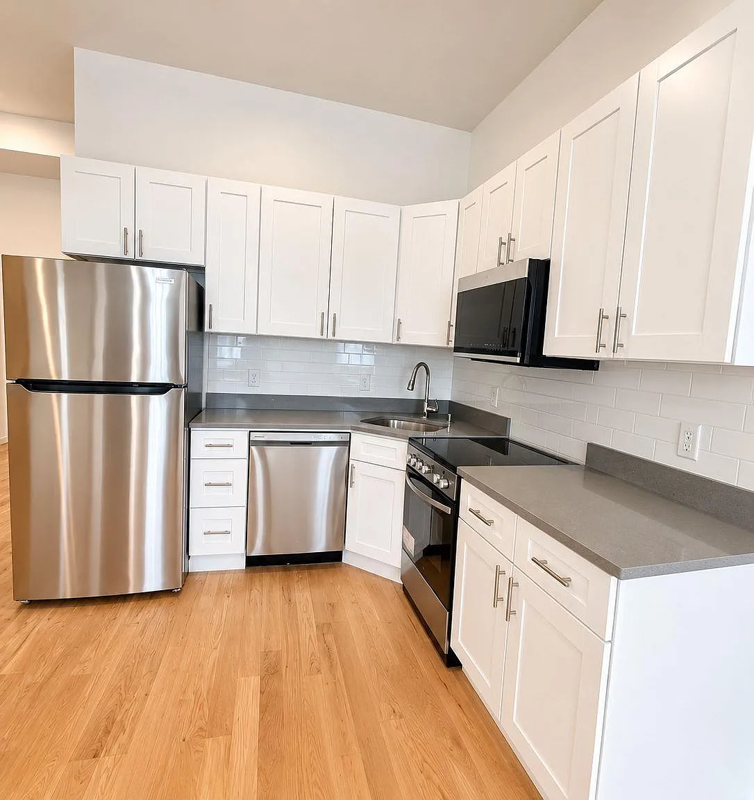 155 S River St — Photo 3