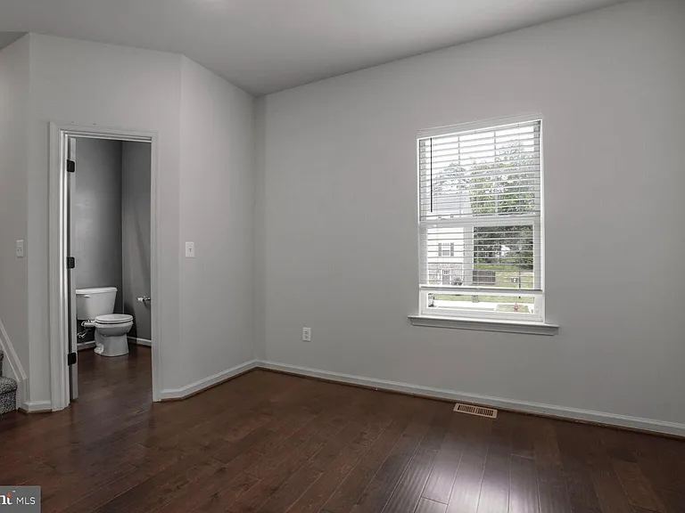 2437 Drake Ln — Photo 4