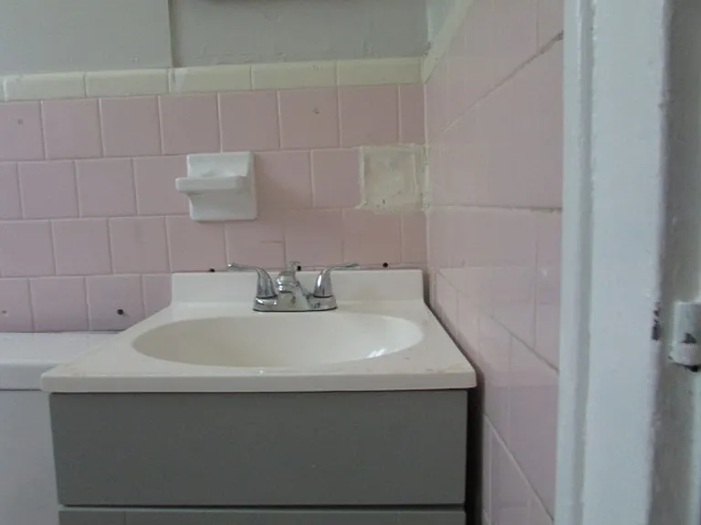 223 Highland Ave — Photo 8