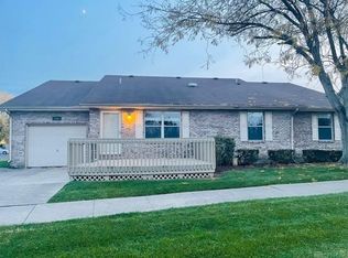 11 Robinwood Ct, Englewood, OH 45322