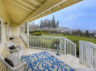 10043 Edgecombe Pl NE, Bainbridge Island, WA 98110