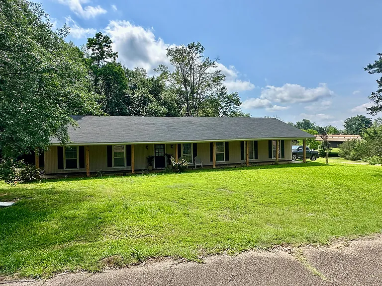 221 Pecan Hill Dr — Photo 1