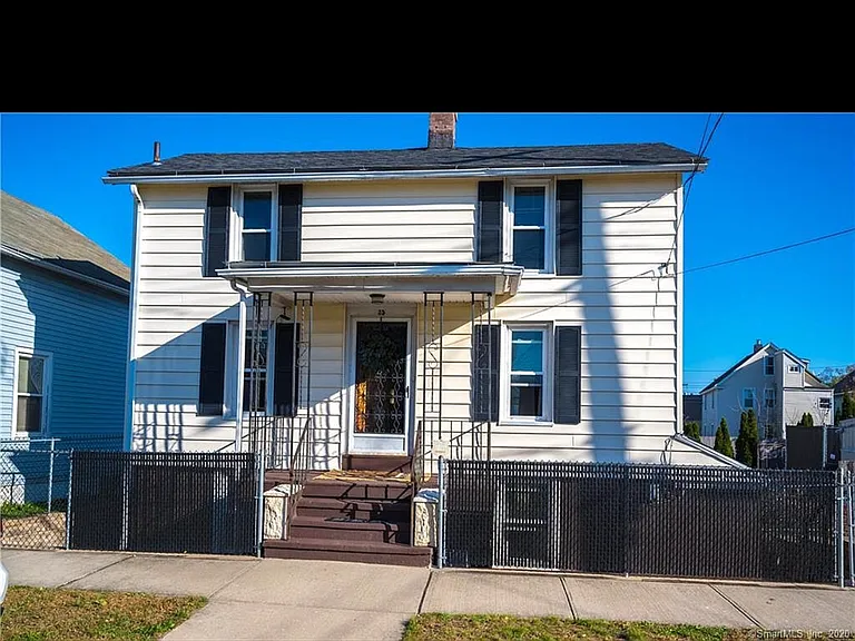 35 Edwards St — Photo 2