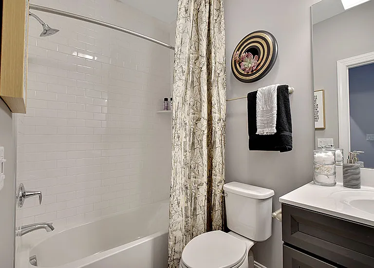 408 Dickson Ct — Photo 16