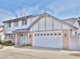 8238 N 51st St, Brown Deer, WI 53223