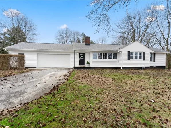 1707 Brookfield Rd, Hubbard, OH 44425