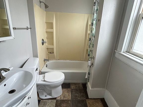 3rd image of 426 W 7th St