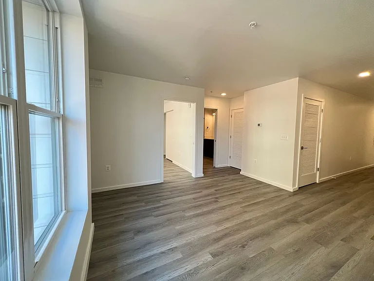 725 W Pratt St. — Photo 122